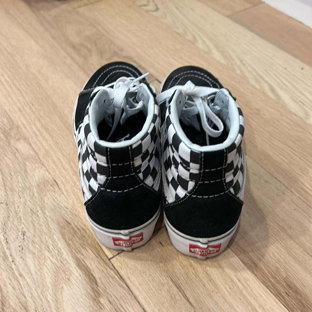 Vans - Picture 3 of 7